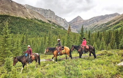 På ridetur, Banff i Alberta - Canada