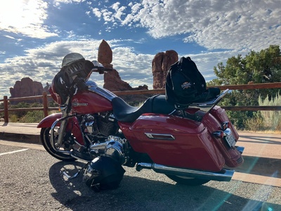 Harley i Monument Valley