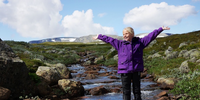 Pige ved Prestholtstien ved Geilo