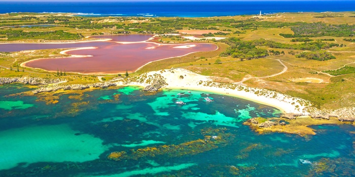 Luftfoto af Pink Lake på Rottnest Island - Western Australia