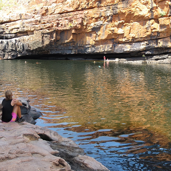 Turist på tur i kløften Bell Gorge - Western Australia