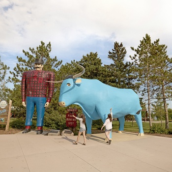 Paul Bunyan og Babe the Blue Ox i byen Bemidje, Minnesota