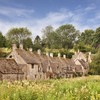 England, Gloucestershire, Cotswolds, Bibury - de smukke stenhuse på række ved Arlington Row