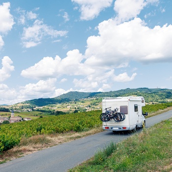 Autocamper på landev Frankrigej gennem