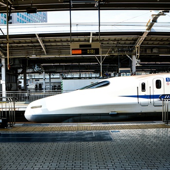 Shinkansen, Bullet Train, højhastighedstog i Japan - Foto Henry Perks Unsplash