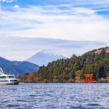 Turbåd på Lake Ashi med Mt. Fuji i baggrunden, Japan 