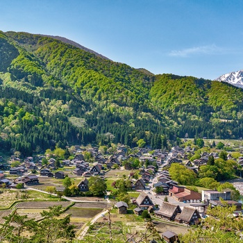 Landsbyen Shirakawa-go med klassiske bondehuse - Japan