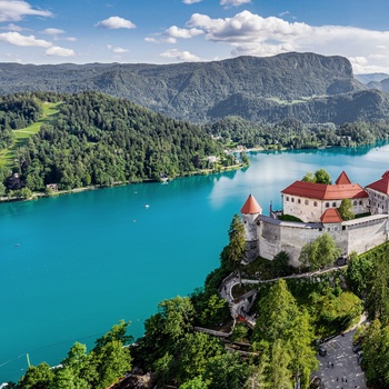 Udsigt over Bledsøen og Bled Slot i Slovenien