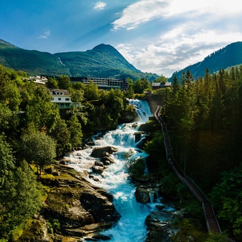 Vandresti langs Storfossen i Geiranger