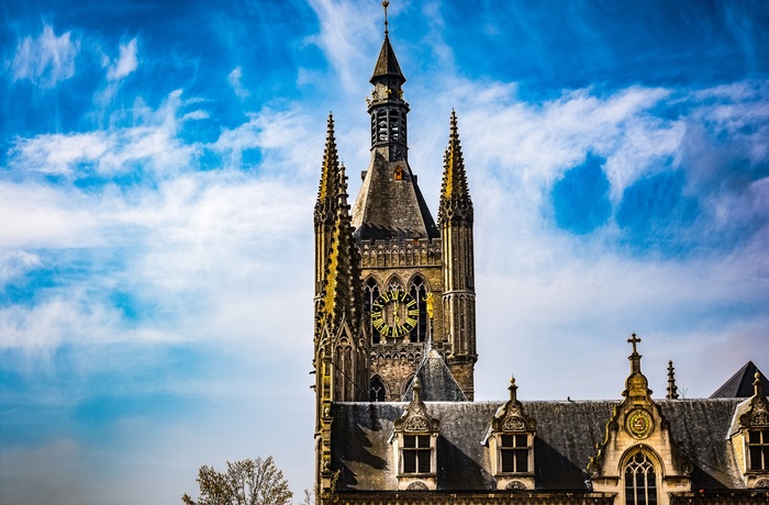 Belgien, Ypres - det smukke klokketårn på byens Lagenhal.