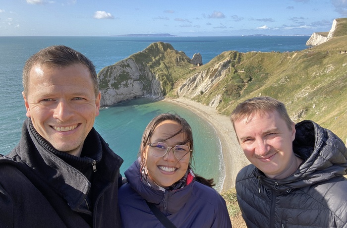 Vores rejsespecialister ved Lulworth Cove på Jurassic Coast - Sydengland