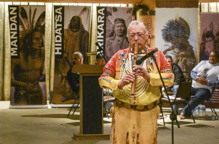 Earthlodge Village i New Town - Credit North Dakota Tourism