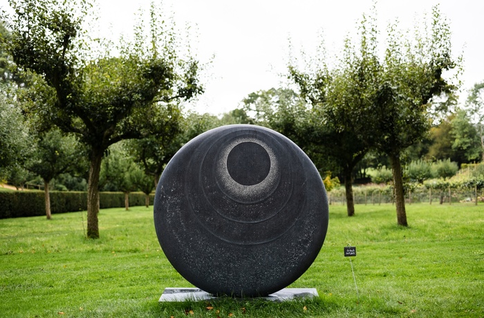 England, Cotswolds - statue i Painswick Rococo Garden (Foto - Cotswolds Tourism )