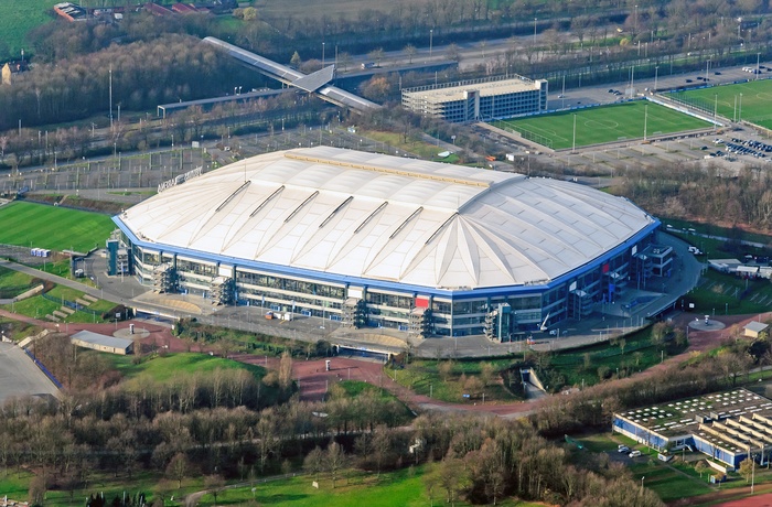 Veltins Arena - hjemmebanen for Schalke 04 - Gelsenkirchen i Midttyskland