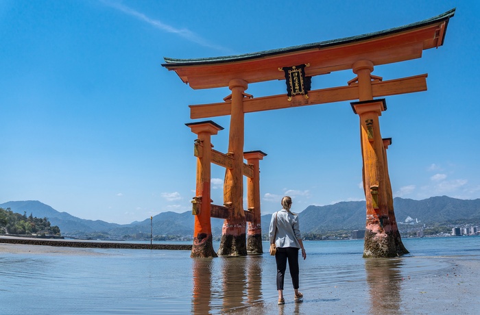 Torri Gate ved øen Miyajima nær Hiroshima er på UNESCOs liste - Japan