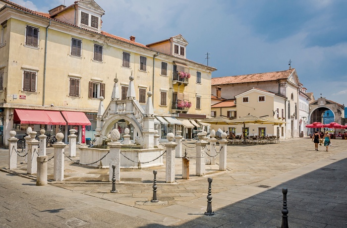 Smuk gammel plads i Korper´s gamle bydel, Slovenien