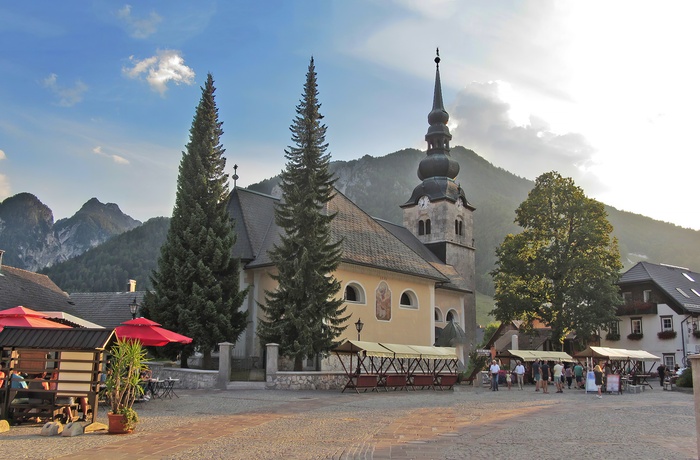 Kranjska Gora i de julianske Alper om sommeren, Slovenien