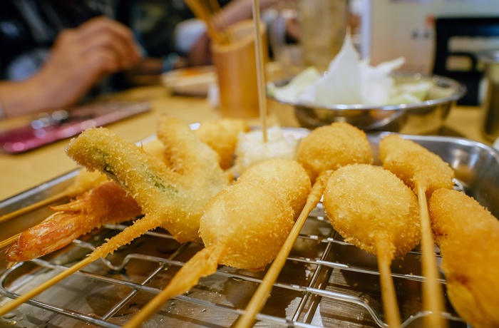 Kushikatsu - kød og grøntsager på spyd, Japan