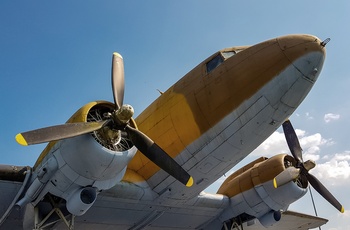 AC-47 - Militærfly fra Anden Verdenskrig på en mark i Bela krajina i Slovenien