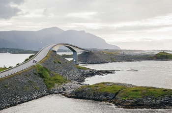 Atlantic Ocean Road / Atlanterhavsvejen i Norge - Foto Nick Night Unsplash a.jpg