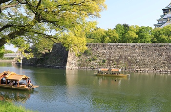 Turbåde rund om Osaka Slot - Japan