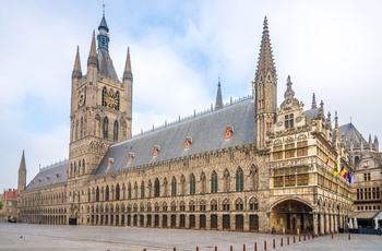 Belgien, Ypres - byens "Lagenhal" oprindelig fra 1200-tallet, hvor der blev handlet klæder og andre fornødenheder