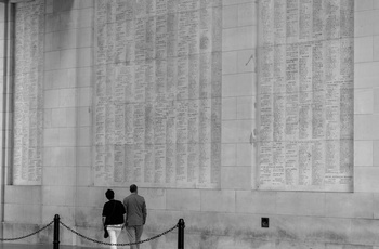 Belgien, Ypres - Menin Gate med navnene på faldne britiske soldater under første verdenskrig