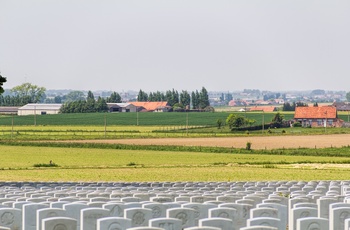 Belgien, Zonnebeke - udsigt over landskabet i Flandern fra Tyne Cot Commonwealth War Graves Cemetery