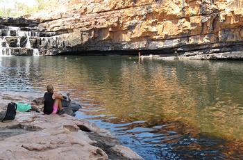 Turist på tur i kløften Bell Gorge - Western Australia