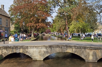 Landsbyen Bourton On The Water i Cotswolds - England