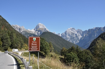 På vej mod byen Bovec i de julianske Alper i Slovenien