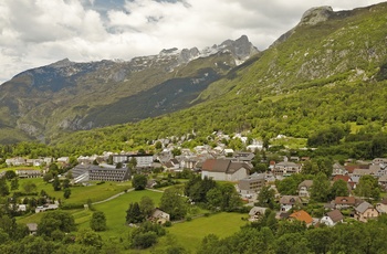 Udsigt over byen Bovec i Slovenien