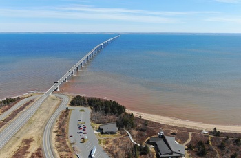 Confederation Bridge mellem mellem New Brunswik og Prince Edward Island