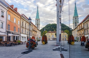 Torv i cemtrum af byen Cejle i Slovenien