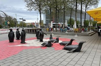 Skulpturen Chemnitzer Pinguine ved Innere Klosterstraße i Chemnitz, Midttyskland