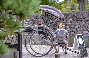 Cykeltaxi venter ved Osaka Slot - Japan