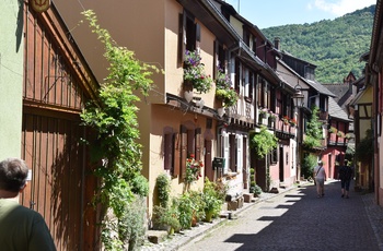 Rue de Forgerons fra hotellet til centrum, Kaysersberg, Alsace