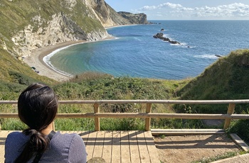 Udsigt til strand nær Durdle Door på Jurassic Coast - Sydengland