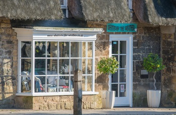 Engand, Cotswolds - hyggelig butiksfacade i Broadway (Foto Cotswolds Tourism)