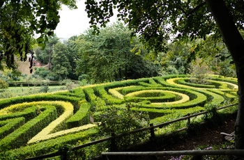 England, Cotswolds - smukke klippede hække i Painswick Rococo Garden (Foto - Cotswolds Tourism )