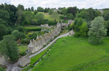 England, Cotswolds, Bibury - Arlington Row set oppefra