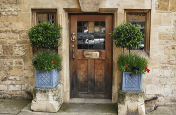 England, Gloucestershire, Cotswolds, Chipping Campden - pittoresk indgang til et af byens smukke huse