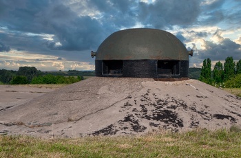 Frankrig, Alsace, Maginot Linjen - kanontårn vogter over landskabet, Frankrig