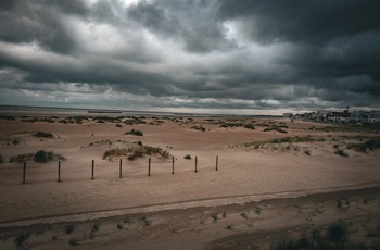 Frankrig, Dunkerque - stranden ved Dunkerque i dyster belysning