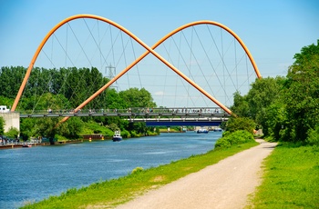 Moderne bro ved Industripark Nordsternpark, Gelsenkirchen i Midttyskland