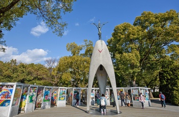 Børnenes Fredsmonumentet i Hiroshima er en statue af Sadako Sasaki i Hiroshima Peace Memorial Park, Japan