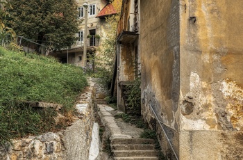 Den gamle bydel i Idrija, Slovenien