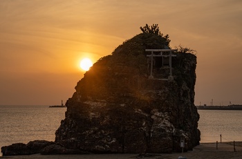 Inasa stranden og Benten-jima helligdommen ved solnedgang, Japan - AS