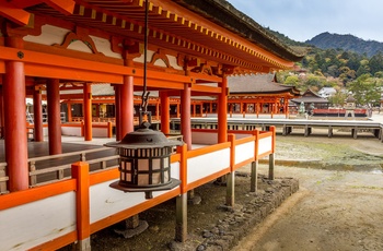 Itsukushima Shrine på den hellige ø Miyajima nær Hiroshima - Japan