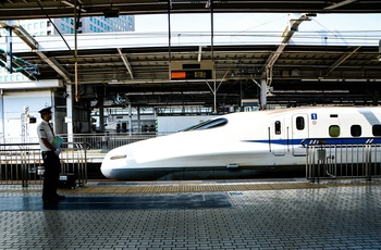 Shinkansen, Bullet Train, højhastighedstog i Japan - Foto Henry Perks Unsplash